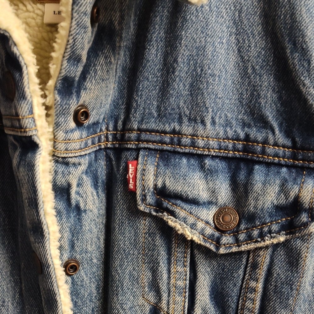 Levi's Light Blue Denim Jacket with Cream Sherpa Collar - Picture 4 of 4